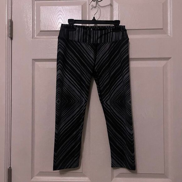 PrAna Small Pillar Printed Cropped Athletic Leggings Grey Black - Picture 2 of 6